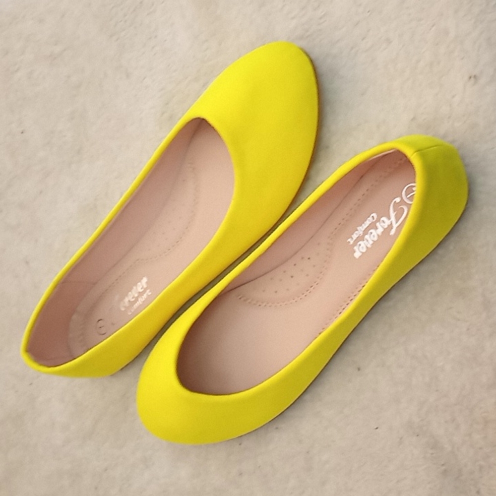 flat for women color neon yellow